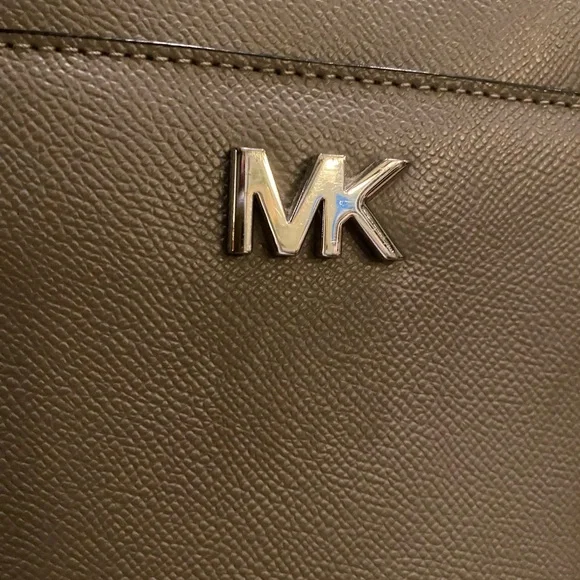 Michael Kors Tote Bag - Sale Price includes free shipping! - Picture 5 of 15